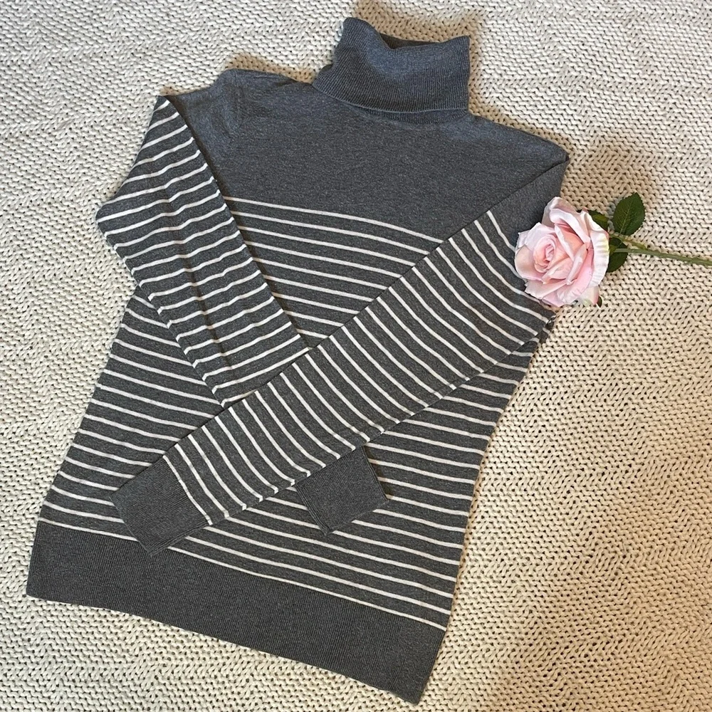 Chaps Gray Striped Turtleneck Sweater Size Medium Preppy Classic Knit